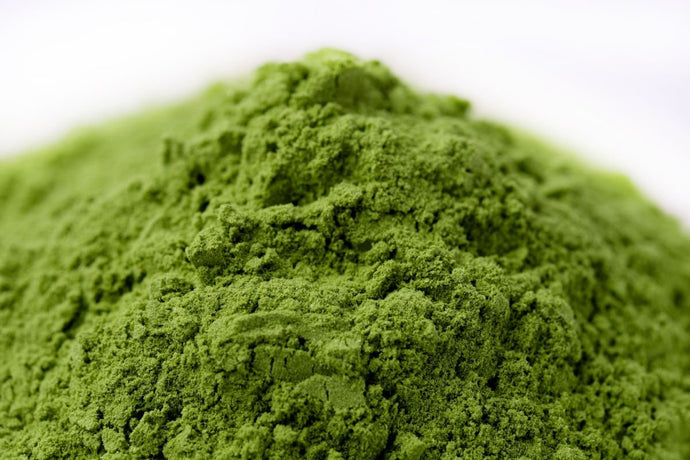 Super Greens Powders VS Multivitamins - Which Is Better?